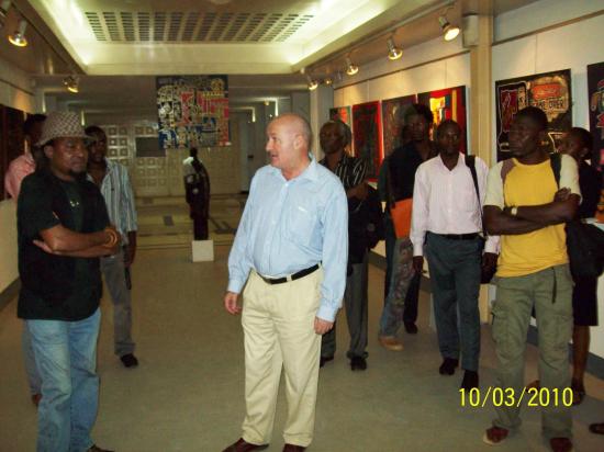 Koko et le directeur du CCF de Yaoundé
